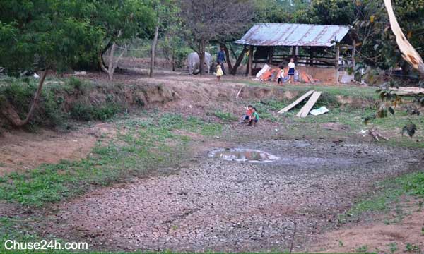 Quay quắt tìm nước sinh hoạt vì khô hạn - 第1张 - Chư Sê 24h Quay quắt tìm nước sinh hoạt vì khô hạn - 第1张