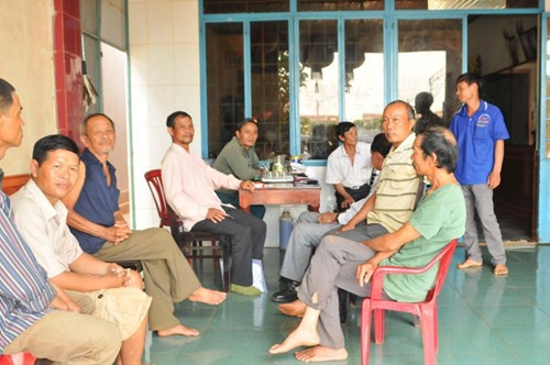 Dân bức xúc vì không được nhận tiền hỗ trợ hạn hán - 第1张