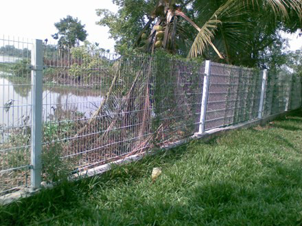 Vướng vào hàng rào chống trộm, bé trai 11 tuổi tử vong vì điện giật - 第1张