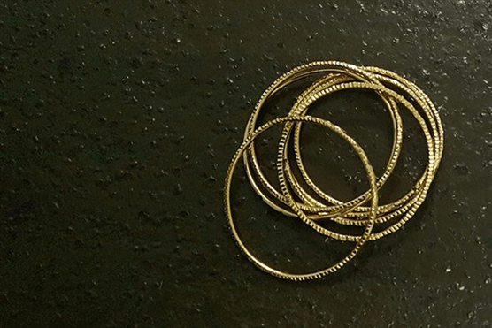 Nữ quái lừa bán vàng giả sa lưới - 第1张