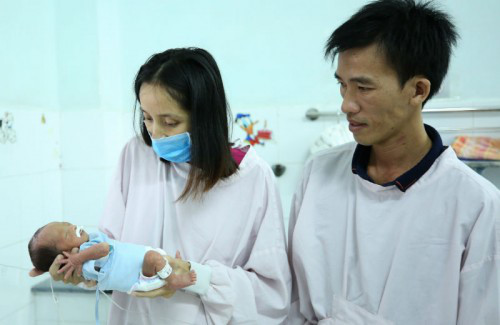 Người mẹ trẻ chiến đấu với ung thư dạ dày giai đoạn muộn để giữ con - 第1张