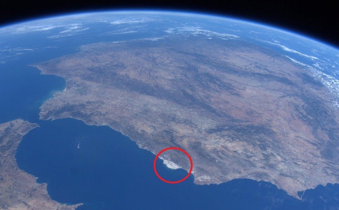 Ở Tây Ban Nha, có một khu vực nhà kính trồng cây san sát rộng 200 km vuông, nhìn thấy được từ quỹ đạo, cung cấp rau quả cho toàn bộ Châu Âu - 第4张