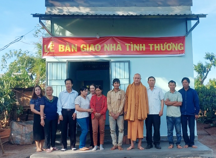 Bàn giao nhà tình thương cho hộ nghèo tại xã Ia Blang - 第1张 - Chư Sê 24h Bàn giao nhà tình thương cho hộ nghèo tại xã Ia Blang - 第1张