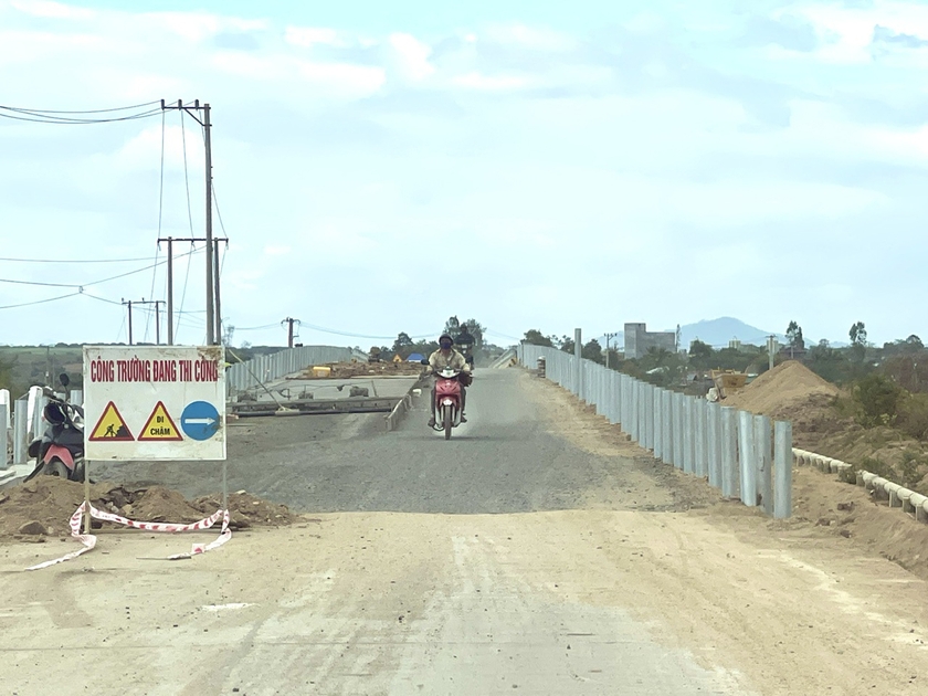 Con đường “nối những bờ vui” - 第2张