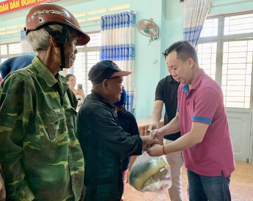 Gia Lai: Trao quà cho người nghèo và bệnh nhi khó khăn - 第1张