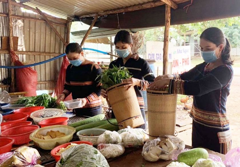 Phụ nữ Gia Lai chung tay xây dựng nông thôn mới - 第1张 - Chư Sê 24h Phụ nữ Gia Lai chung tay xây dựng nông thôn mới - 第1张