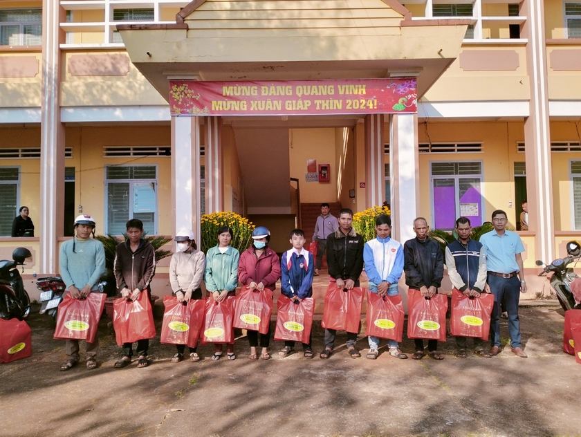 Trao quà Tết và nhà tình nghĩa cho người nghèo Gia Lai - 第3张