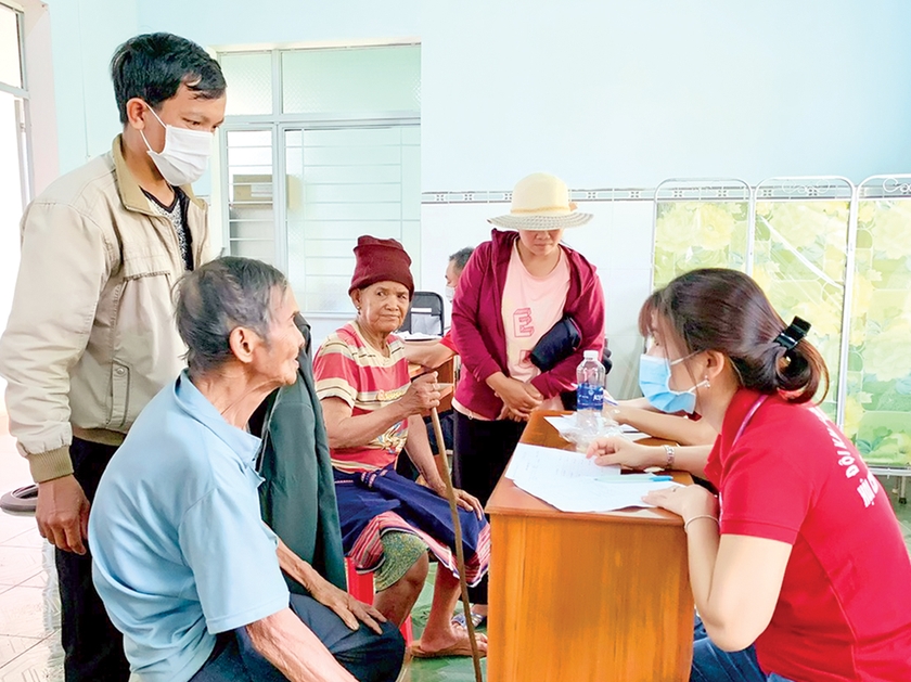 Bác sĩ về làng - 第2张