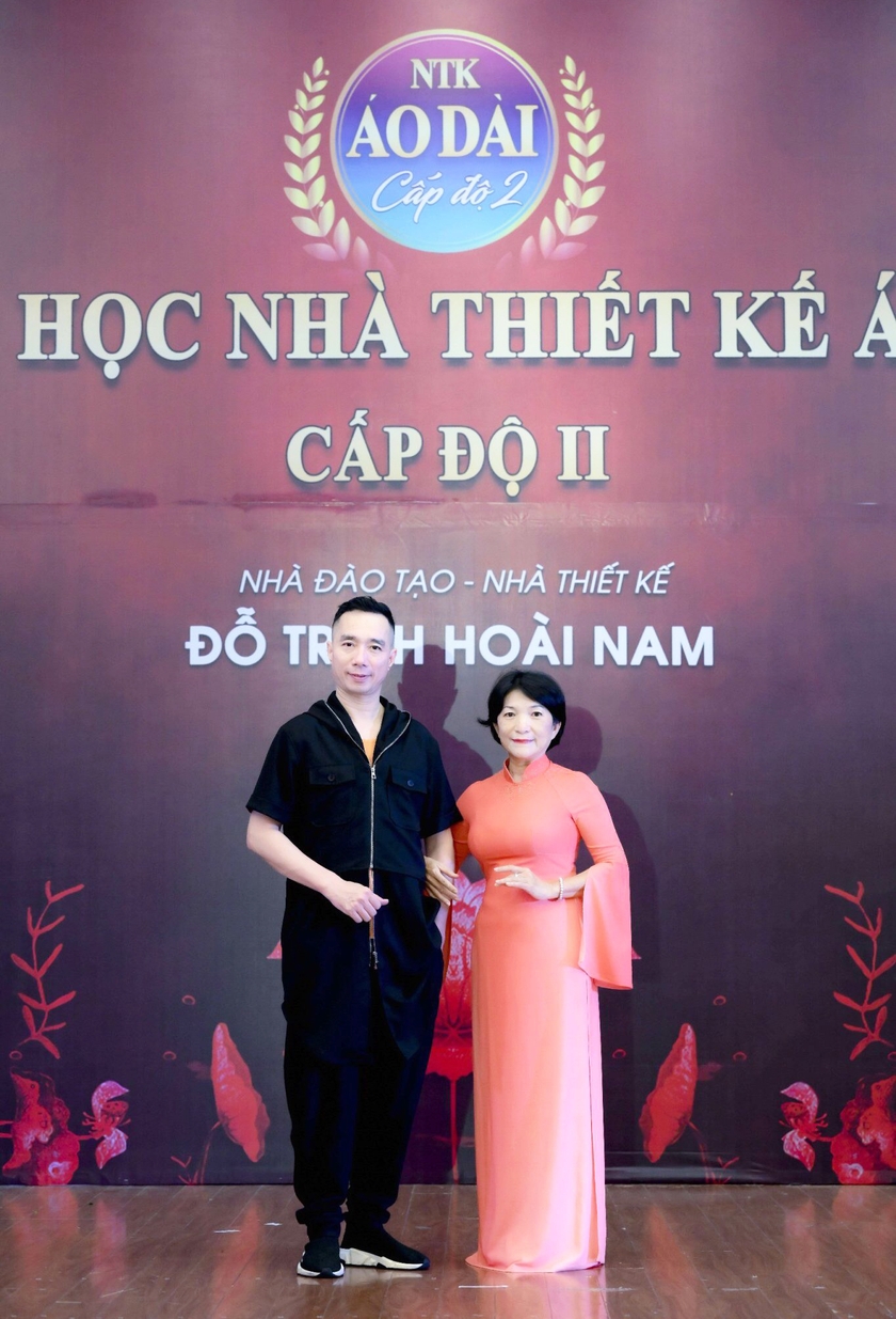 Người góp phần tôn vinh vẻ đẹp áo dài Việt - 第2张