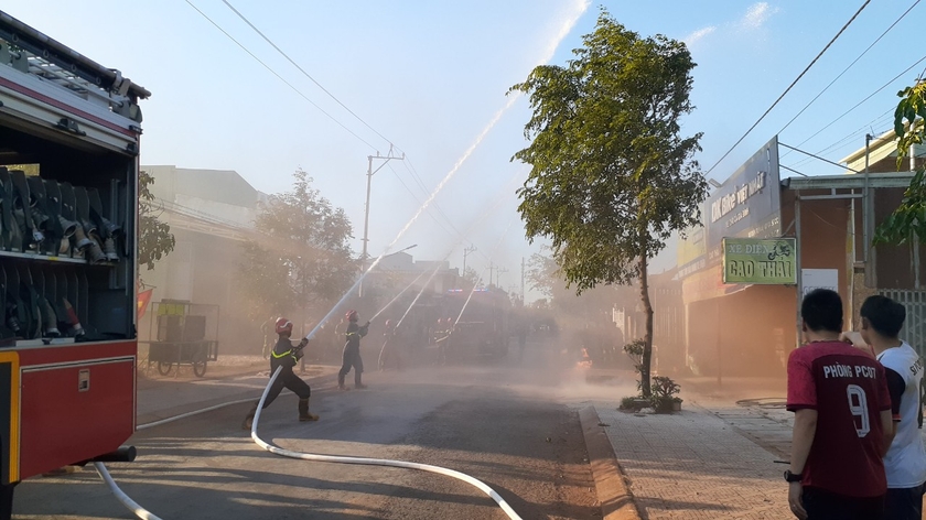 Chư Sê và Chư Prông thực tập phương án chữa cháy và cứu nạn cứu hộ năm 2024 - 第2张