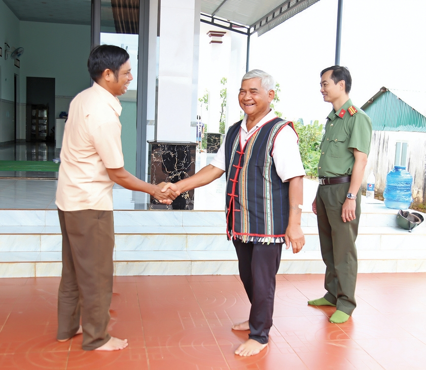 Cốt cán FULRO trở thành người uy tín tiêu biểu - 第1张