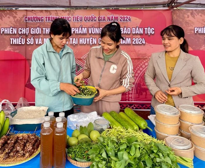 Chư Sê: Khai mạc phiên chợ giới thiệu sản phẩm vùng đồng bào dân tộc thiểu số và miền núi - 第3张