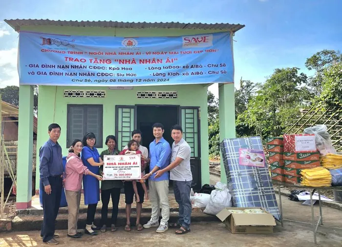 Trao tặng 2 'Nhà nhân ái' cho gia đình nạn nhân chất độc da cam tại Chư Sê - 第1张