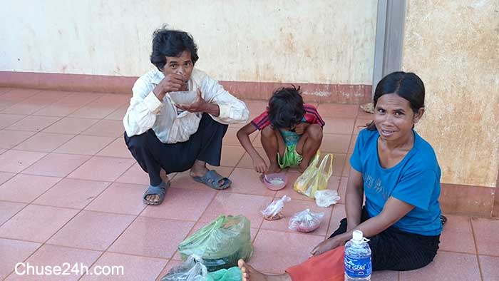 Nồi cháo từ thiện tại bệnh viện Huyện Chư Sê - 第12张