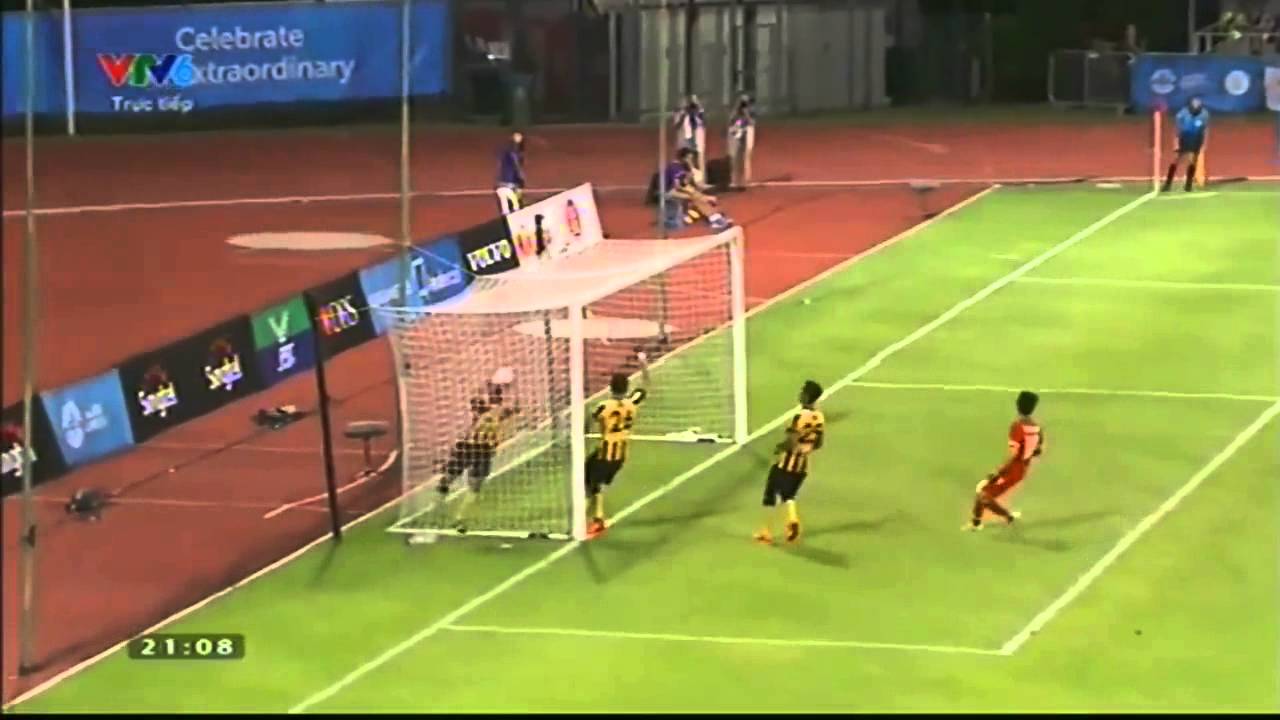Văn Toàn tâng bóng kỹ thuật qua đầu thủ môn U23 Malaysia - Chuse24h