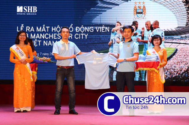 Man City thiết kế trang phục cho CĐV tại Việt Nam