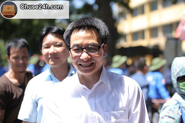 Phó Thủ Tướng Vũ Đức Đam xuất hiện ở điểm thi ĐH Bách Khoa để động viên phụ huynh - 第2张