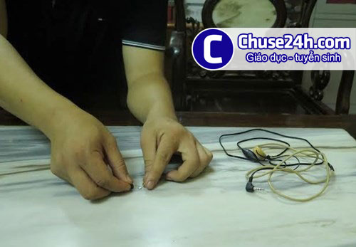 Công an điều tra vụ dùng thiết bị đọc bài vào phòng thi Sử - 第1张