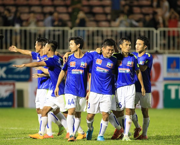 HAGL ra thiết quân luật giữa lòng địch - 第1张