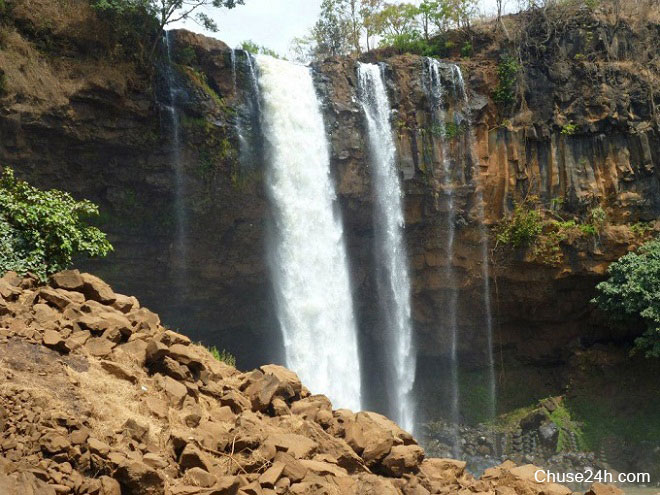 Vẻ đẹp hùng vĩ của thác nước Phú Cường. Ảnh: Bảo Ninh 