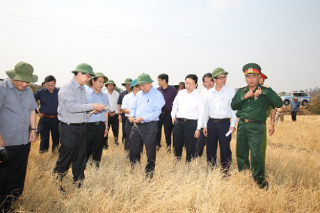 Phó Thủ tướng Nguyễn Xuân Phúc thị sát công tác chống hạn tại Gia Lai