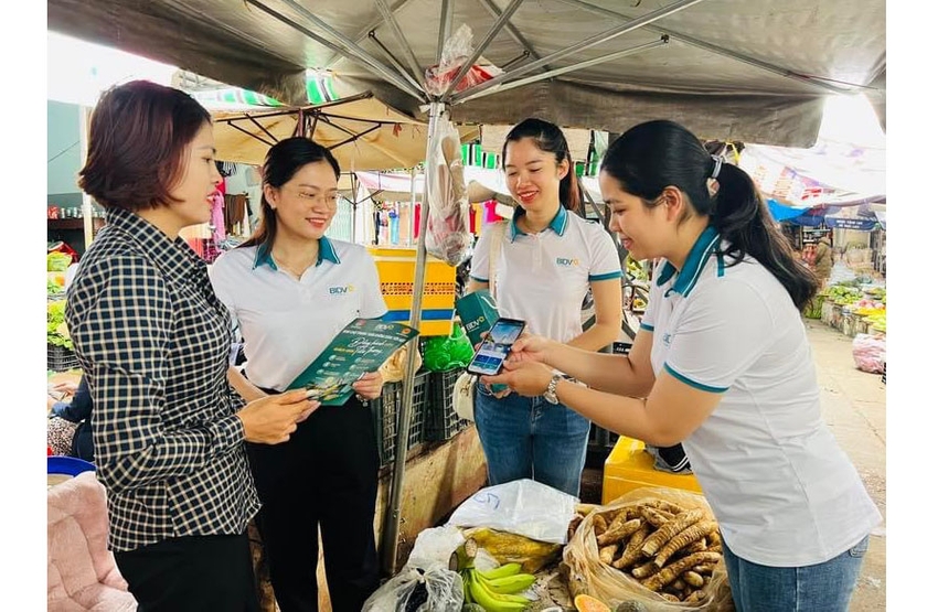 Các ngân hàng thương mại chủ động mở rộng cho vay vốn tiêu dùng, đáp ứng nhu cầu của khách hàng cá nhân. Ảnh: S.C