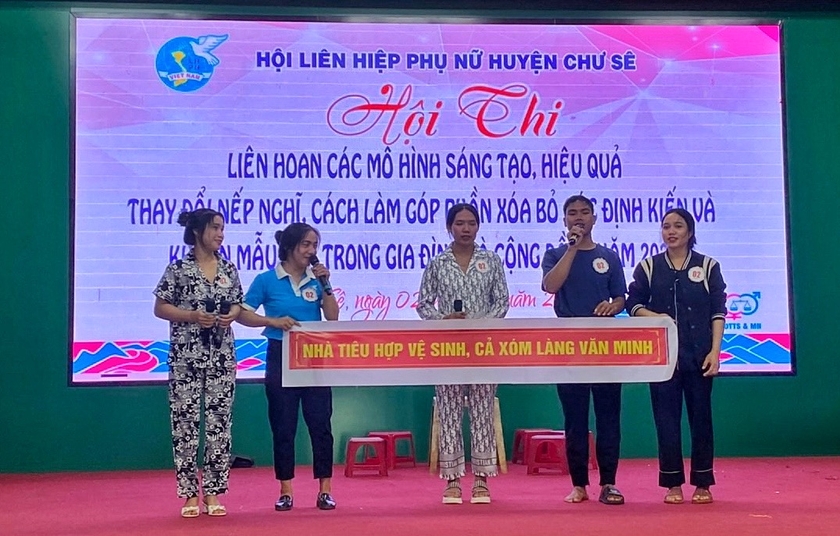 Hội LHPN huyện Chư Sê tổ chức hội thi, liên hoan các mô hình sáng tạo, hiệu quả thay đổi “nếp nghĩ, cách làm”. Ảnh: Minh Châu