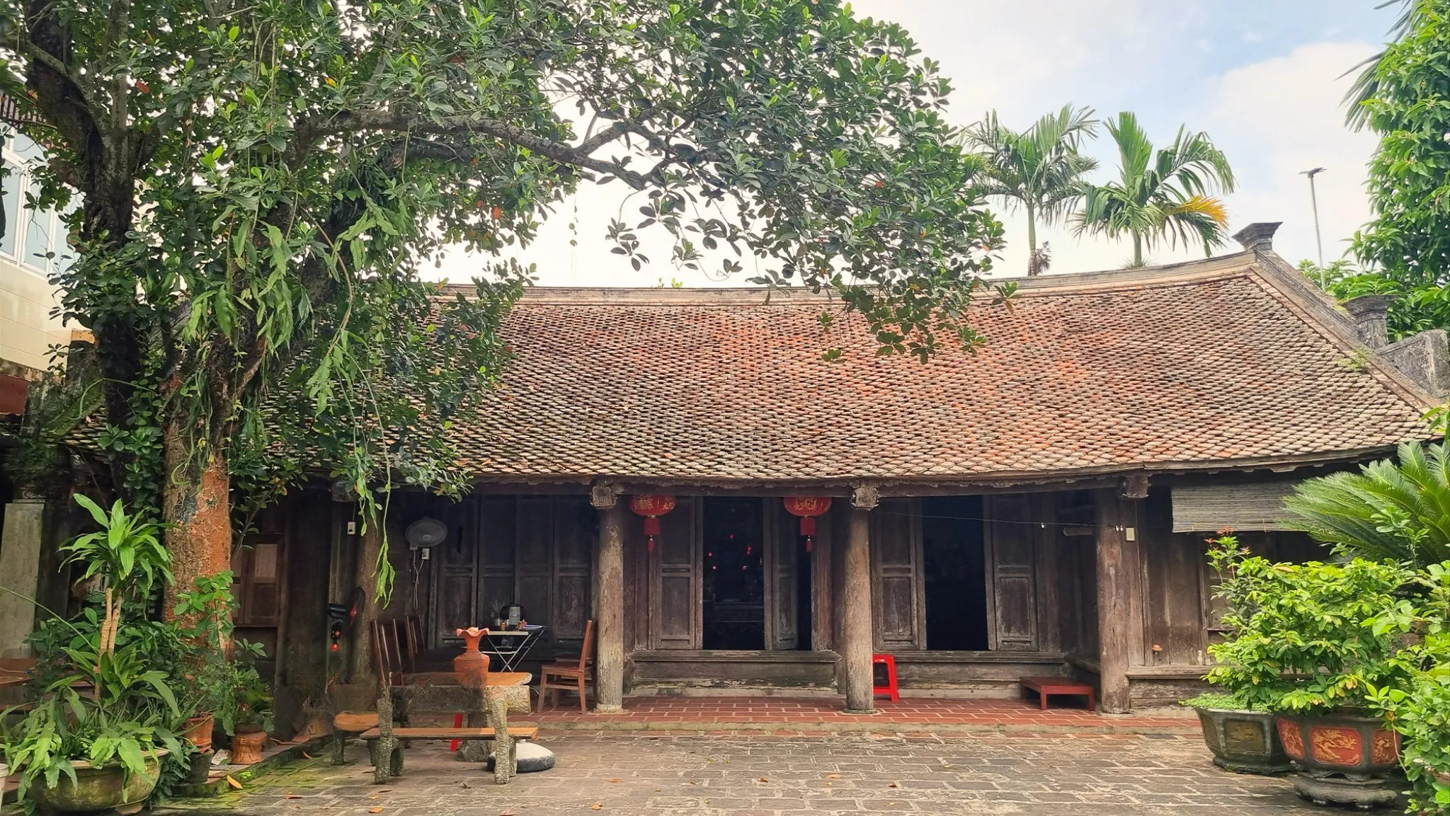 Vì sao nhà không có người ở nhanh xuống cấp?