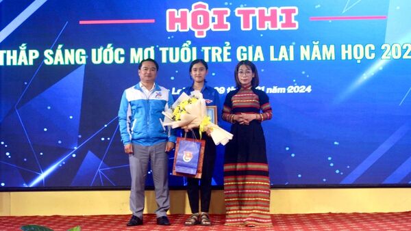 Đoàn trường THPT Nguyễn Thị Minh Khai đạt giải nhất Hội thi Thắp sáng ước mơ tuổi trẻ Gia Lai