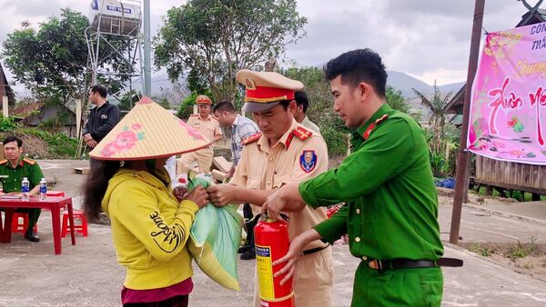 Hơn 1.800 suất quà Tết cho người nghèo tỉnh Gia Lai