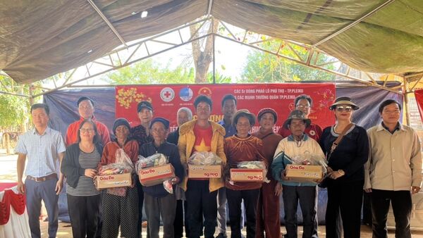 Hơn 540 triệu đồng tặng quà Tết cho người nghèo tỉnh Gia Lai