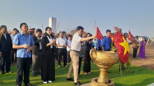 Dâng hương kỷ niệm 70 năm chiến thắng Plei Ring