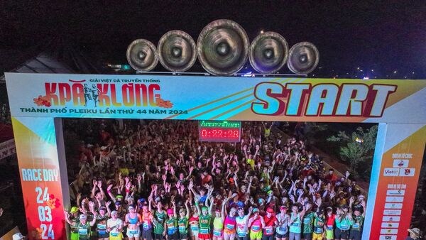 Hàng ngàn chân chạy bùng nổ với cung đường Phố núi