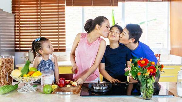 Hoàng Bách trải lòng về vợ đẹp con ngoan