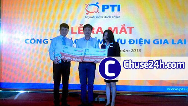 Động viên học sinh nghèo hiếu học tại Gia Lai