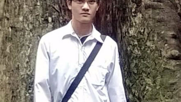 Thủ khoa đại học đầu tiên không dùng điện thoại, Facebook