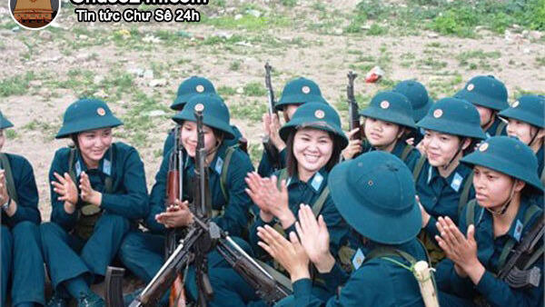 Từ 2016, nữ đủ 18 tuổi được đi bộ đội