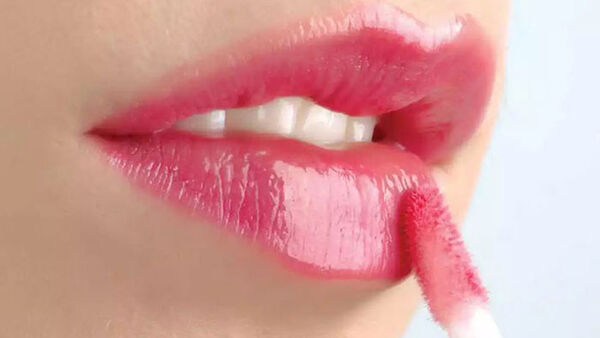 6 nguy hiểm tiềm ẩn từ son môi