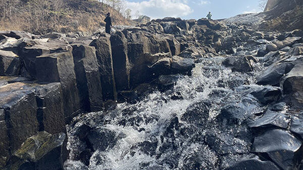 Hấp dẫn bãi đá cổ triệu năm tuổi