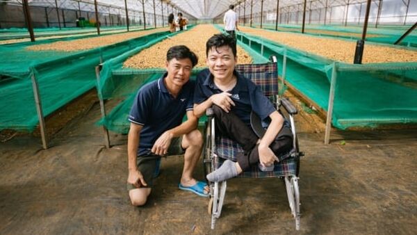 Lăn bánh xe qua muôn vàn điều không thể để đến với 'cà phê tử tế'