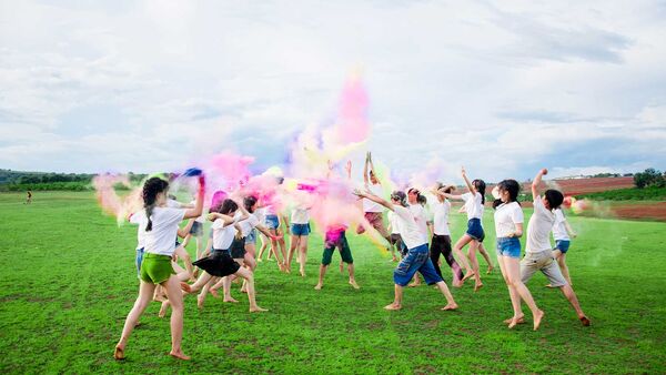 Ảnh kỷ yếu mang âm hưởng 'Color me run' của teen Chư Sê