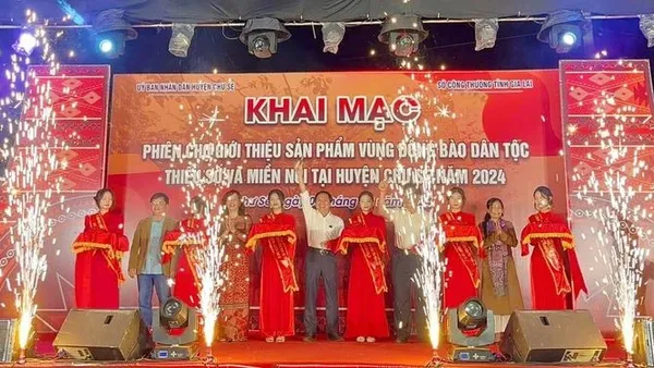 Chư Sê: Khai mạc phiên chợ giới thiệu sản phẩm vùng đồng bào dân tộc thiểu số và miền núi