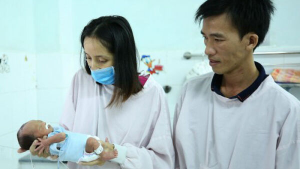 Người mẹ trẻ chiến đấu với ung thư dạ dày giai đoạn muộn để giữ con