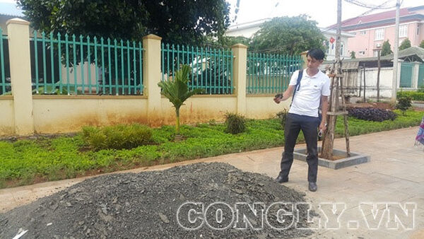 Đường Chư Sê làm xong, chưa nghiệm thu đã sửa