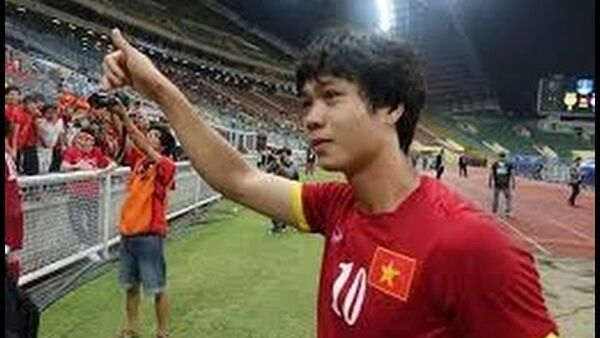 Người nước ngoài đánh giá Công Phượng có thể chơi bóng ở Chelse hoặc Mu