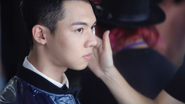 Fan nữ xinh đẹp hát cổ vũ HAGL