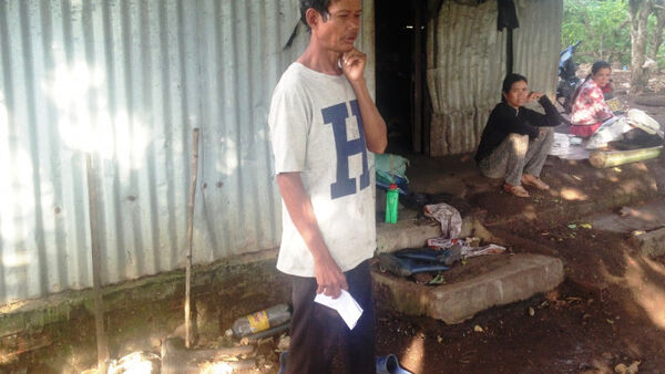 Nghi án nhiều bà con dân tộc bị lừa mất nhà, mất đất