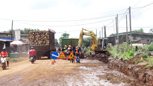 Sửa đường liên huyện sau phản ánh của Báo Giao Thông